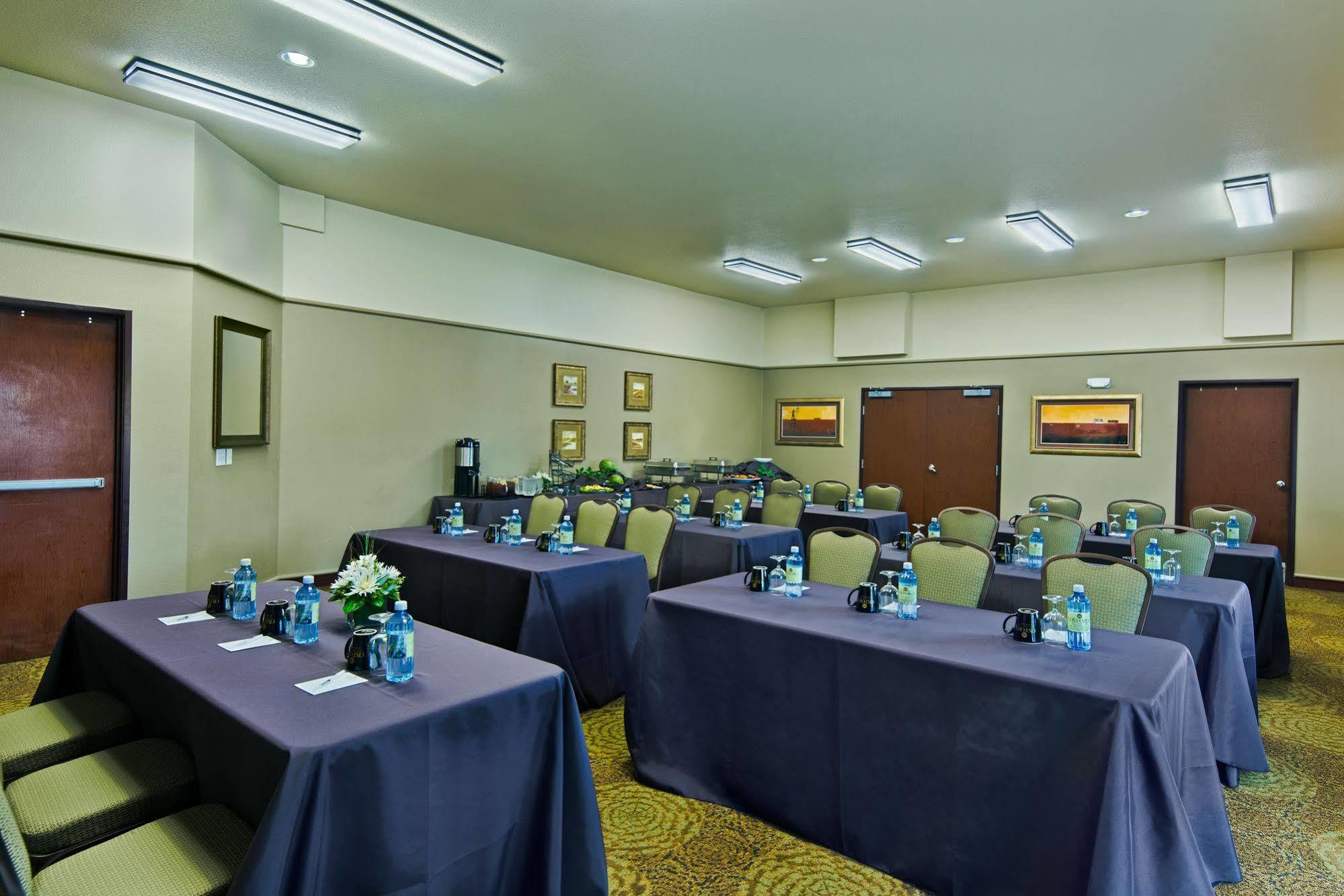 Oxford Suites Hermiston Kültér fotó